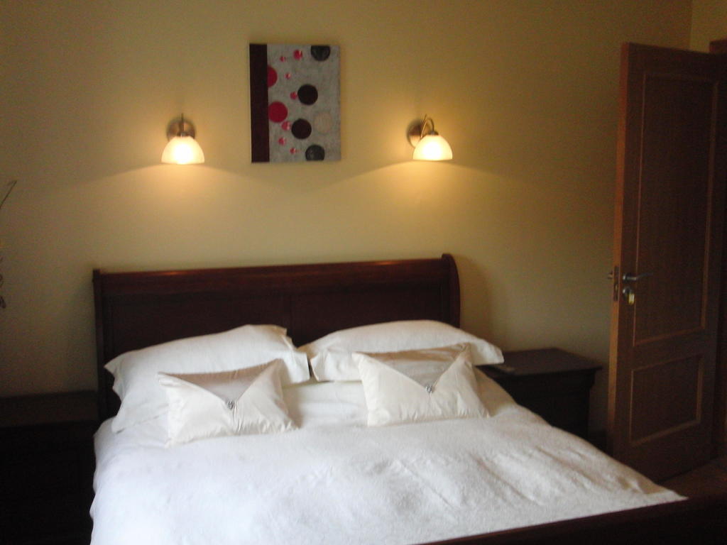 Bed and Breakfast Woodlands House Фарранфор Номер фото