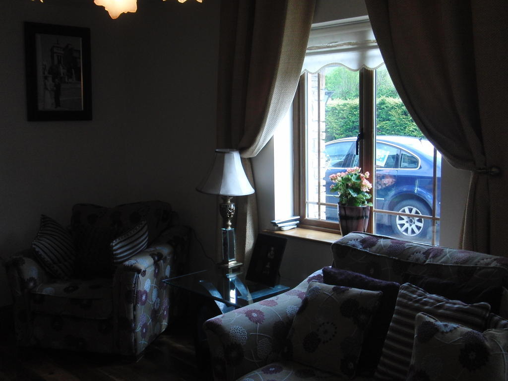 Bed and Breakfast Woodlands House Фарранфор Екстер'єр фото