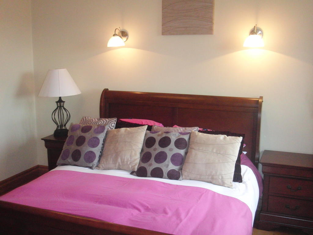Bed and Breakfast Woodlands House Фарранфор Номер фото