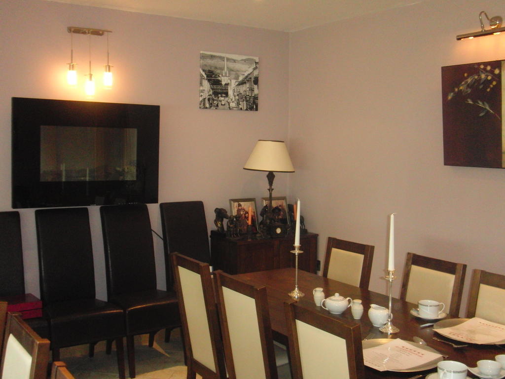 Bed and Breakfast Woodlands House Фарранфор Екстер'єр фото